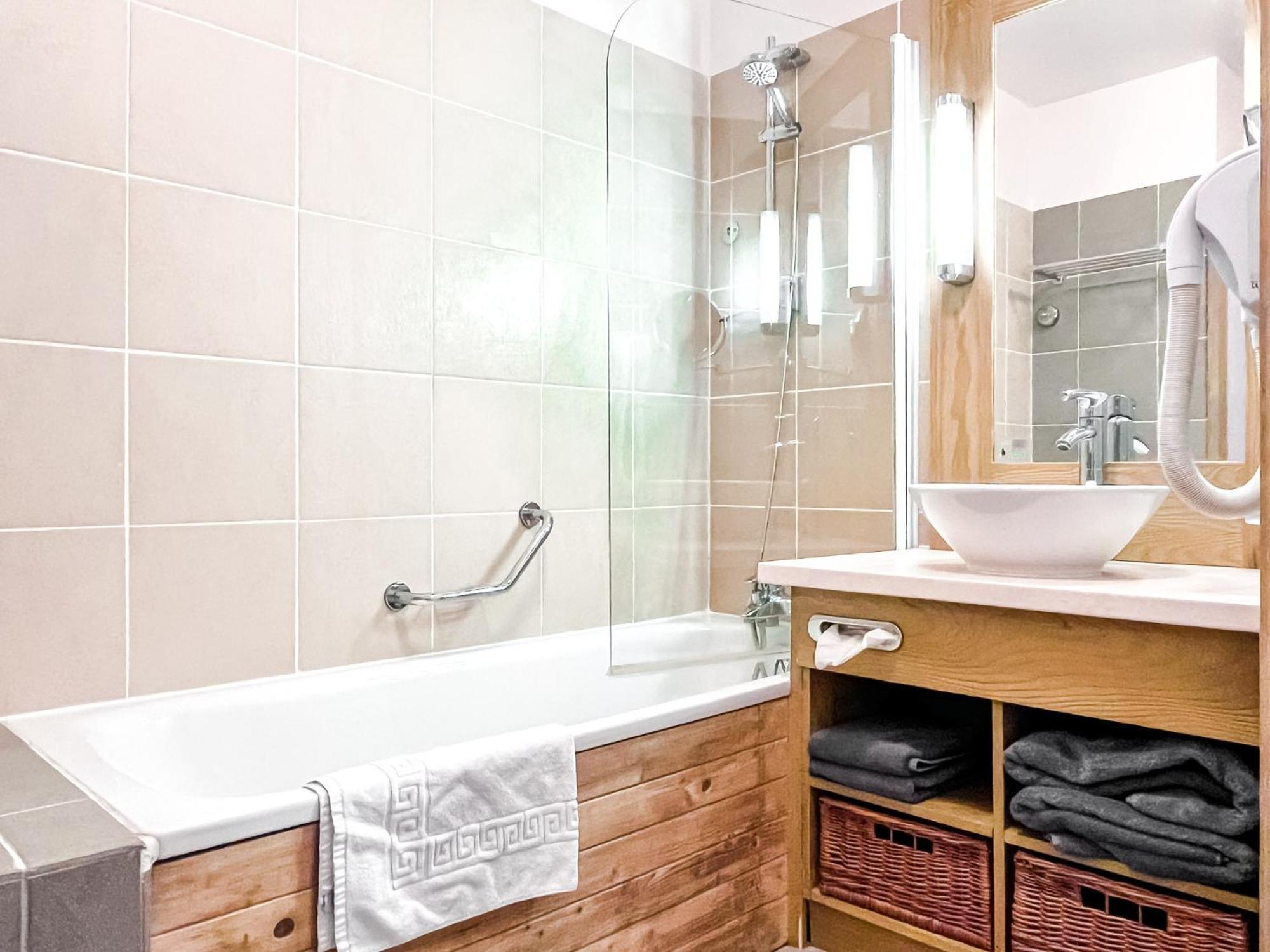 Large One-Bedroom Apartment, Wheelchair Adapted, Les Terrasses D'Eos Флен Экстерьер фото